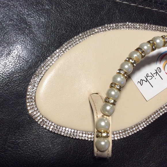 Brand new sandals - Picture 3 of 3